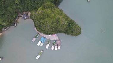 Ha Long Körfezi, Vietnam - 26 Kasım 2022: 