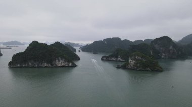 Ha Long Körfezi, Vietnam - 26 Kasım 2022: 