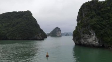 Ha Long Körfezi, Vietnam - 26 Kasım 2022: 