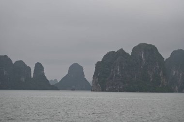 Ha Long Körfezi, Vietnam - 26 Kasım 2022: 