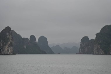 Ha Long Körfezi, Vietnam - 26 Kasım 2022: 