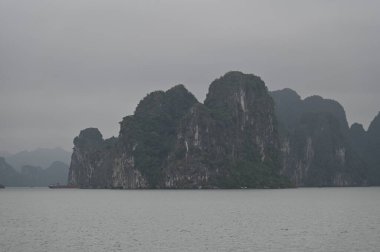 Ha Long Körfezi, Vietnam - 26 Kasım 2022: 
