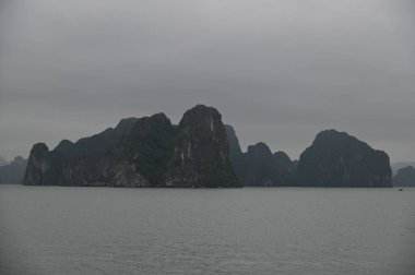 Ha Long Körfezi, Vietnam - 26 Kasım 2022: 