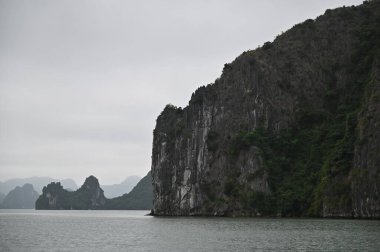 Ha Long Körfezi, Vietnam - 26 Kasım 2022: 