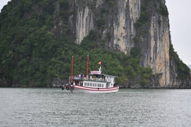 Ha Long Körfezi, Vietnam - 26 Kasım 2022: 
