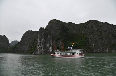 Ha Long Körfezi, Vietnam - 26 Kasım 2022: 