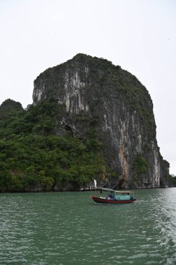 Ha Long Körfezi, Vietnam - 26 Kasım 2022: 