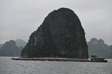 Ha Long Körfezi, Vietnam - 26 Kasım 2022: 