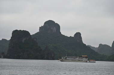 Ha Long Körfezi, Vietnam - 26 Kasım 2022: 