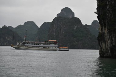 Ha Long Körfezi, Vietnam - 26 Kasım 2022: 
