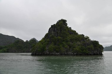 Ha Long Körfezi, Vietnam - 26 Kasım 2022: 