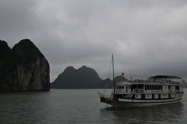 Ha Long Körfezi, Vietnam - 26 Kasım 2022: 