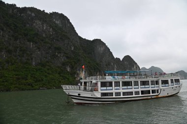 Ha Long Körfezi, Vietnam - 26 Kasım 2022: 