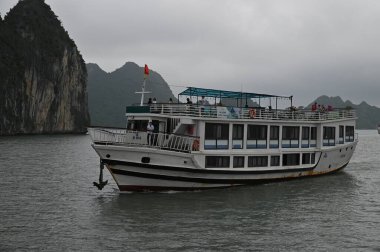 Ha Long Körfezi, Vietnam - 26 Kasım 2022: 