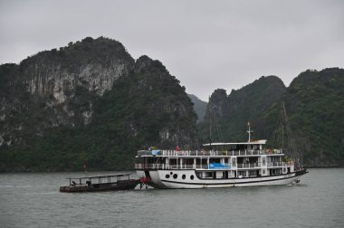 Ha Long Körfezi, Vietnam - 26 Kasım 2022: 