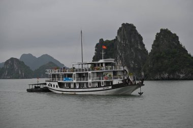 Ha Long Körfezi, Vietnam - 26 Kasım 2022: 