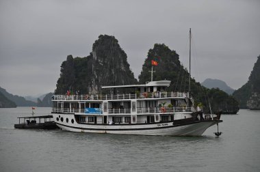 Ha Long Körfezi, Vietnam - 26 Kasım 2022: 