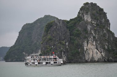 Ha Long Körfezi, Vietnam - 26 Kasım 2022: 