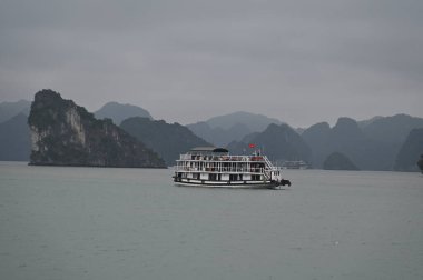Ha Long Körfezi, Vietnam - 26 Kasım 2022: 