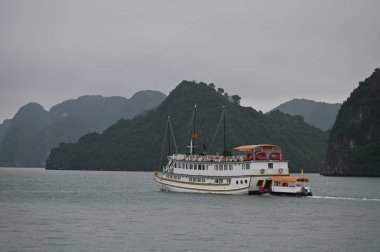 Ha Long Körfezi, Vietnam - 26 Kasım 2022: 