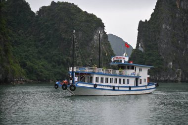 Ha Long Körfezi, Vietnam - 26 Kasım 2022: 