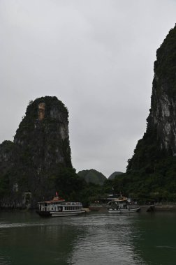 Ha Long Körfezi, Vietnam - 26 Kasım 2022: 