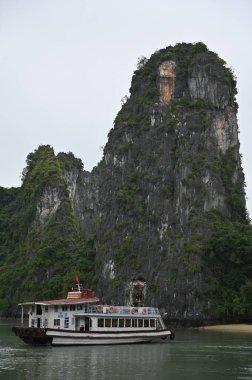 Ha Long Körfezi, Vietnam - 26 Kasım 2022: 