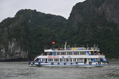 Ha Long Körfezi, Vietnam - 26 Kasım 2022: 