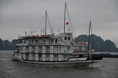 Ha Long Körfezi, Vietnam - 26 Kasım 2022: 