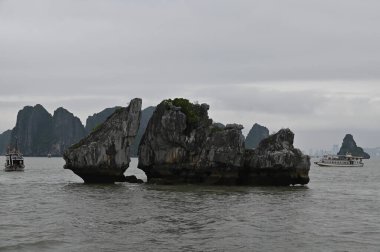 Ha Long Körfezi, Vietnam - 26 Kasım 2022: 