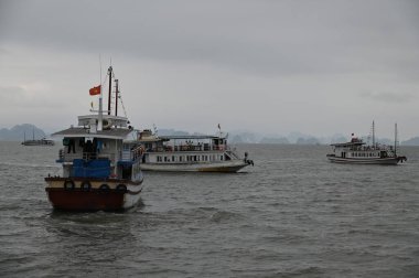 Ha Long Körfezi, Vietnam - 26 Kasım 2022: 