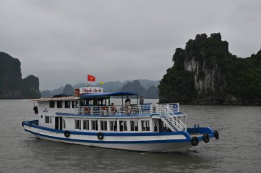 Ha Long Körfezi, Vietnam - 26 Kasım 2022: 