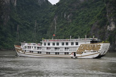 Ha Long Körfezi, Vietnam - 26 Kasım 2022: 