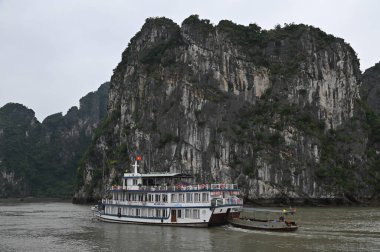 Ha Long Körfezi, Vietnam - 26 Kasım 2022: 