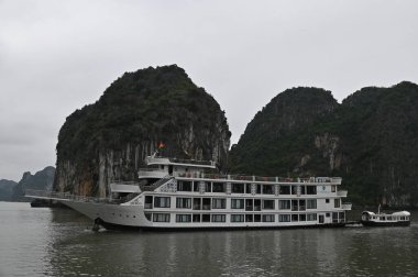 Ha Long Körfezi, Vietnam - 26 Kasım 2022: 