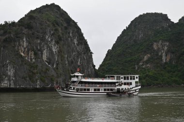 Ha Long Körfezi, Vietnam - 26 Kasım 2022: 