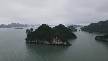Ha Long Körfezi, Vietnam - 26 Kasım 2022: 