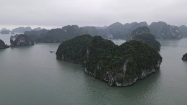 Ha Long Körfezi, Vietnam - 26 Kasım 2022: 