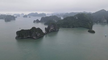 Ha Long Körfezi, Vietnam - 26 Kasım 2022: 