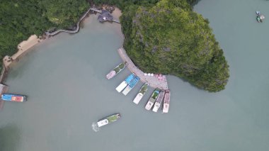 Ha Long Körfezi, Vietnam - 26 Kasım 2022: 