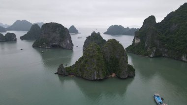 Ha Long Körfezi, Vietnam - 26 Kasım 2022: 