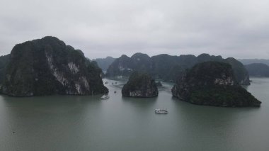 Ha Long Körfezi, Vietnam - 26 Kasım 2022: 