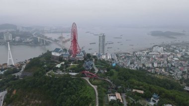 Ha Long Körfezi, Vietnam - 26 Kasım 2022: 