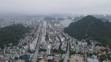 Ha Long Körfezi, Vietnam - 26 Kasım 2022: 