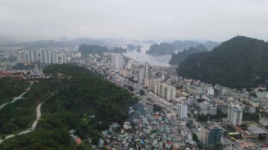 Ha Long Körfezi, Vietnam - 26 Kasım 2022: 