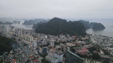 Ha Long Körfezi, Vietnam - 26 Kasım 2022: 