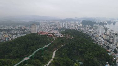 Ha Long Körfezi, Vietnam - 26 Kasım 2022: 