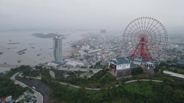 Ha Long Körfezi, Vietnam - 26 Kasım 2022: 