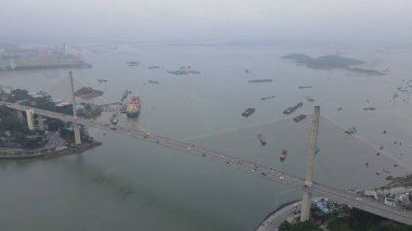 Ha Long Körfezi, Vietnam - 26 Kasım 2022: 
