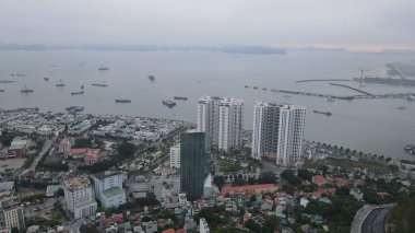 Ha Long Körfezi, Vietnam - 26 Kasım 2022: 